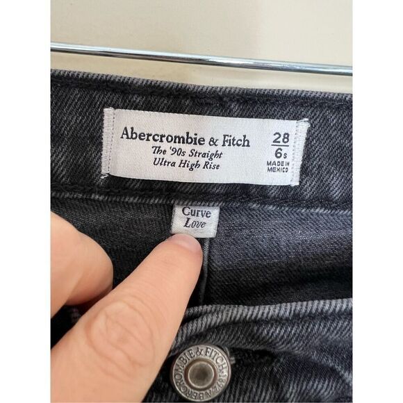 Abercrombie & Fitch The '90s Straight Ultra High Rise Curve Love in Washed Black - Picture 3 of 3